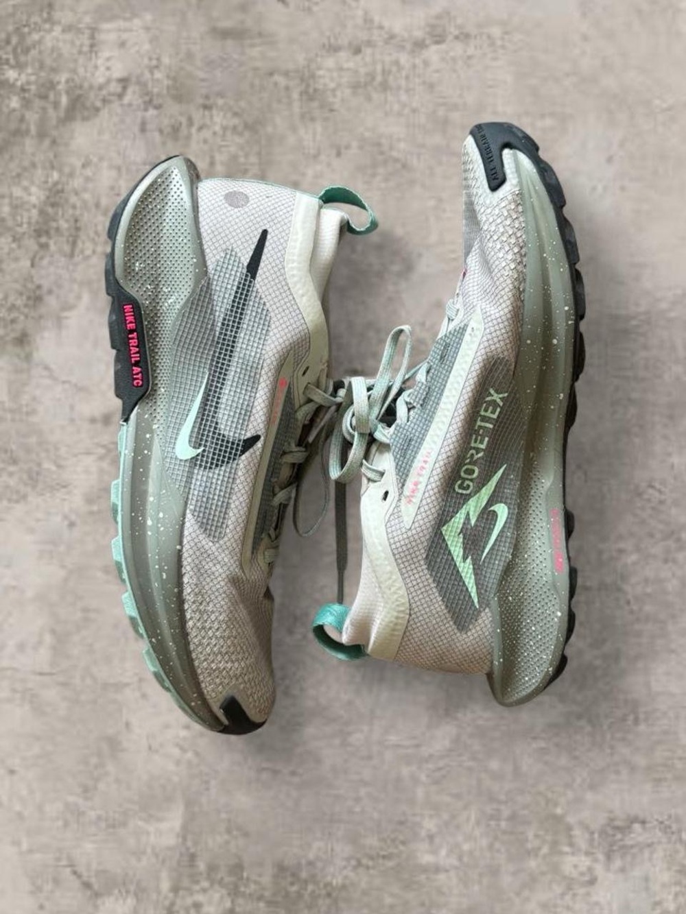 Nike pegasus Trail 5 GORETEX Running Shoes in Light Gray with Mint Accents